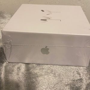 Apple AirPods Pro with Wireless Charger